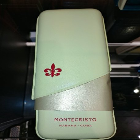 Purera de Piel Amarilla Montecristo 3 puros